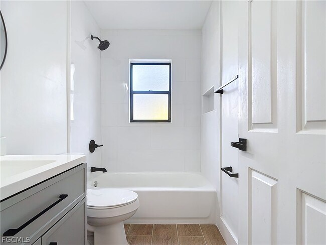 Building Photo - 88 Erie Dr