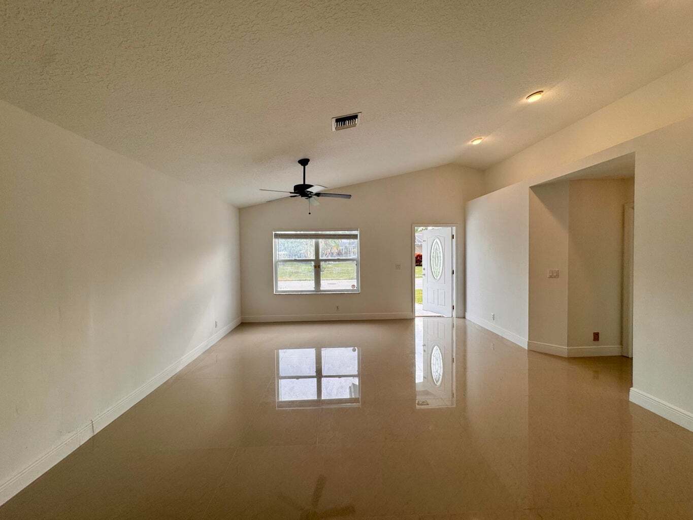 Building Photo - 1132 Hatteras Cir