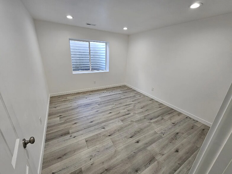 Building Photo - 1691 40 E