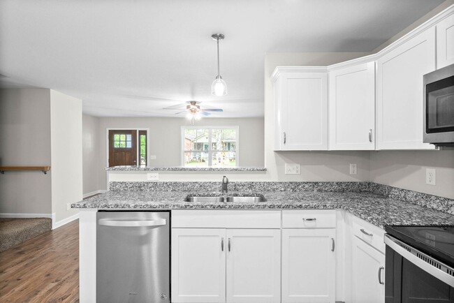 Building Photo - 3 Bedroom Home For Rent Near Historic Down...