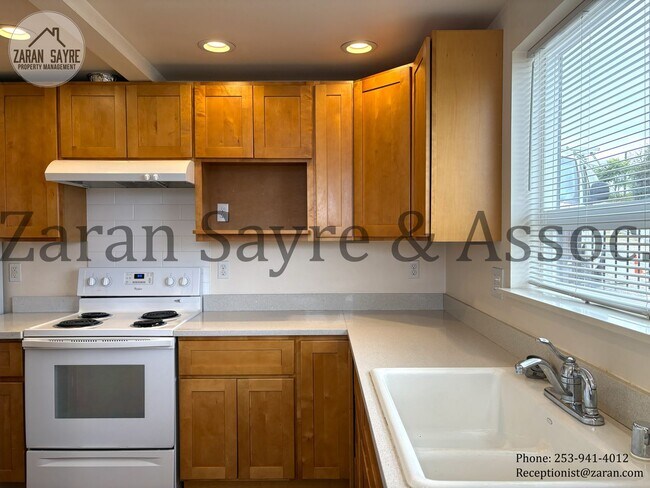 Building Photo - 1114 E 29th St