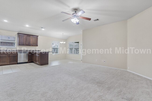 Building Photo - 2035 Karsen Ln