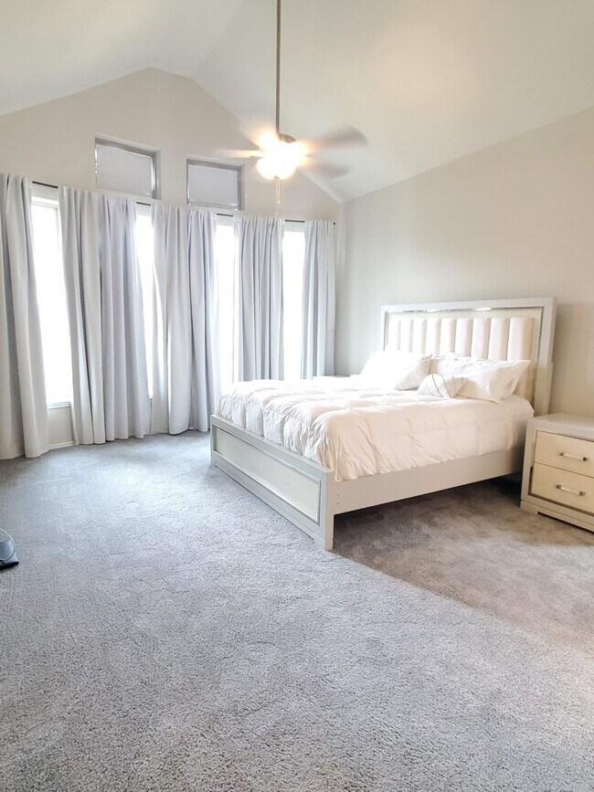 Building Photo - 2406 Pear Blossom Ln