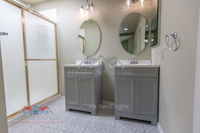 Building Photo - 4725 E Brown Rd