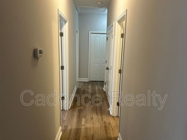 Building Photo - 4904 Maple Ave