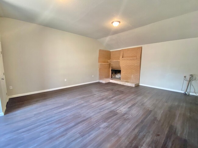 Building Photo - 3 bedroom 1 bath now available in Arnet Be...