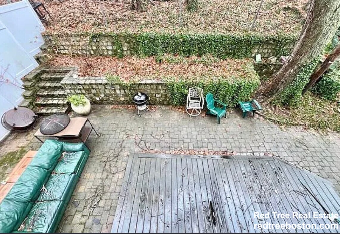 Building Photo - 18 Sachem St