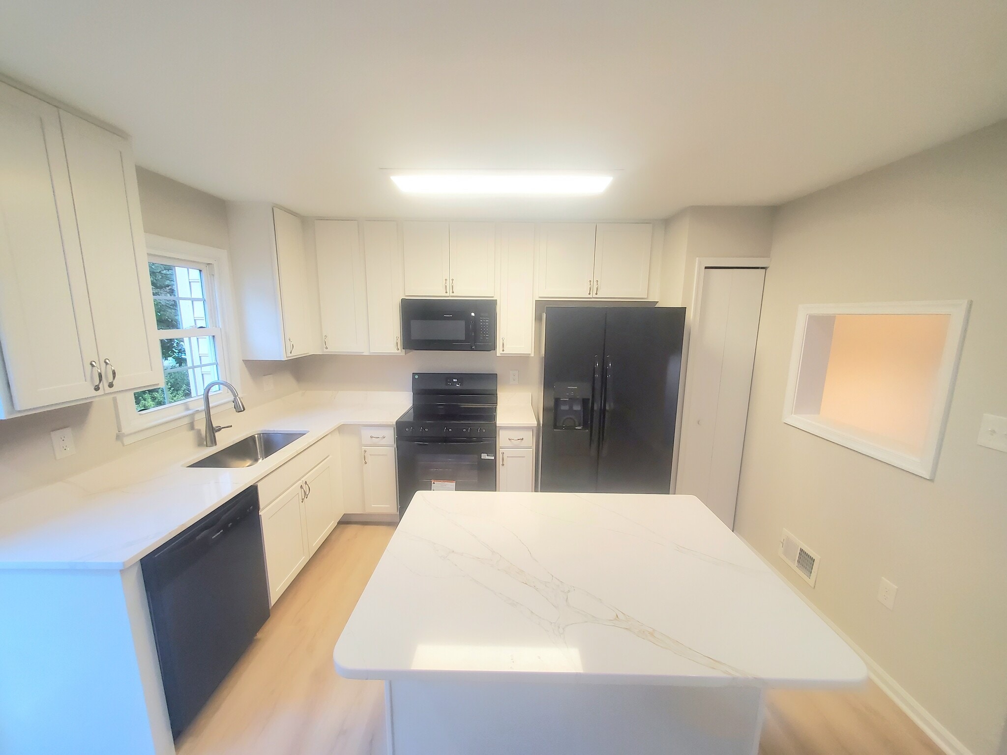 Building Photo - 14142 Betsy Ross Ln