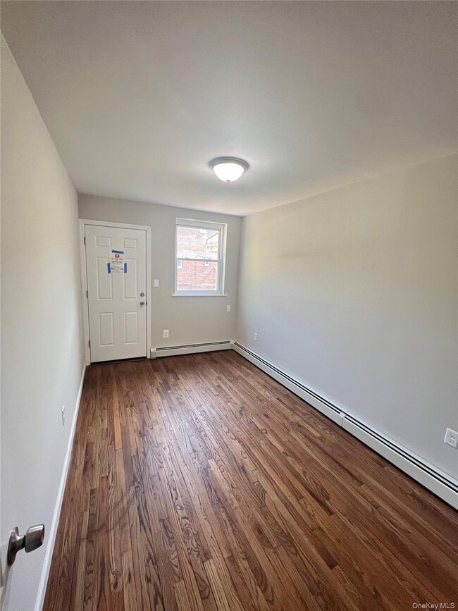 Building Photo - 609 E 96th St