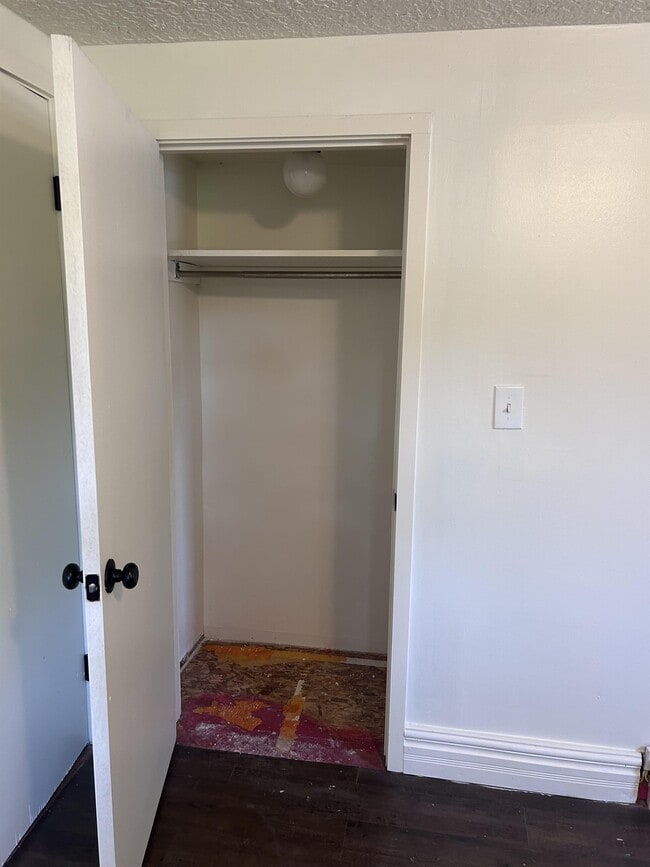 Building Photo - 430 N 4th St