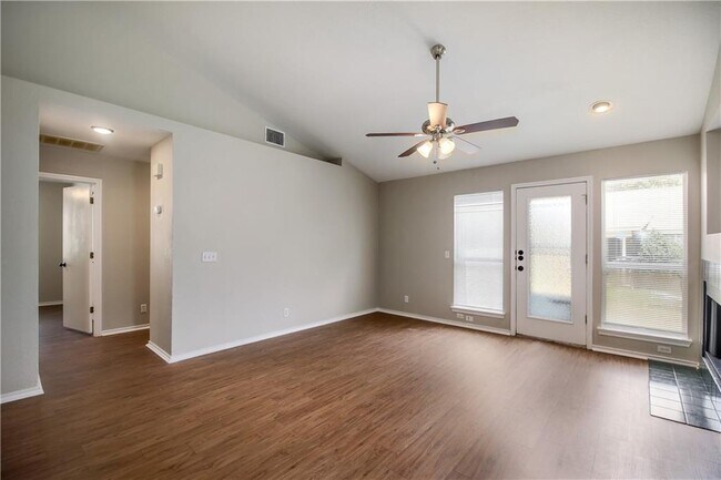 Building Photo - 3300 Reta Cove