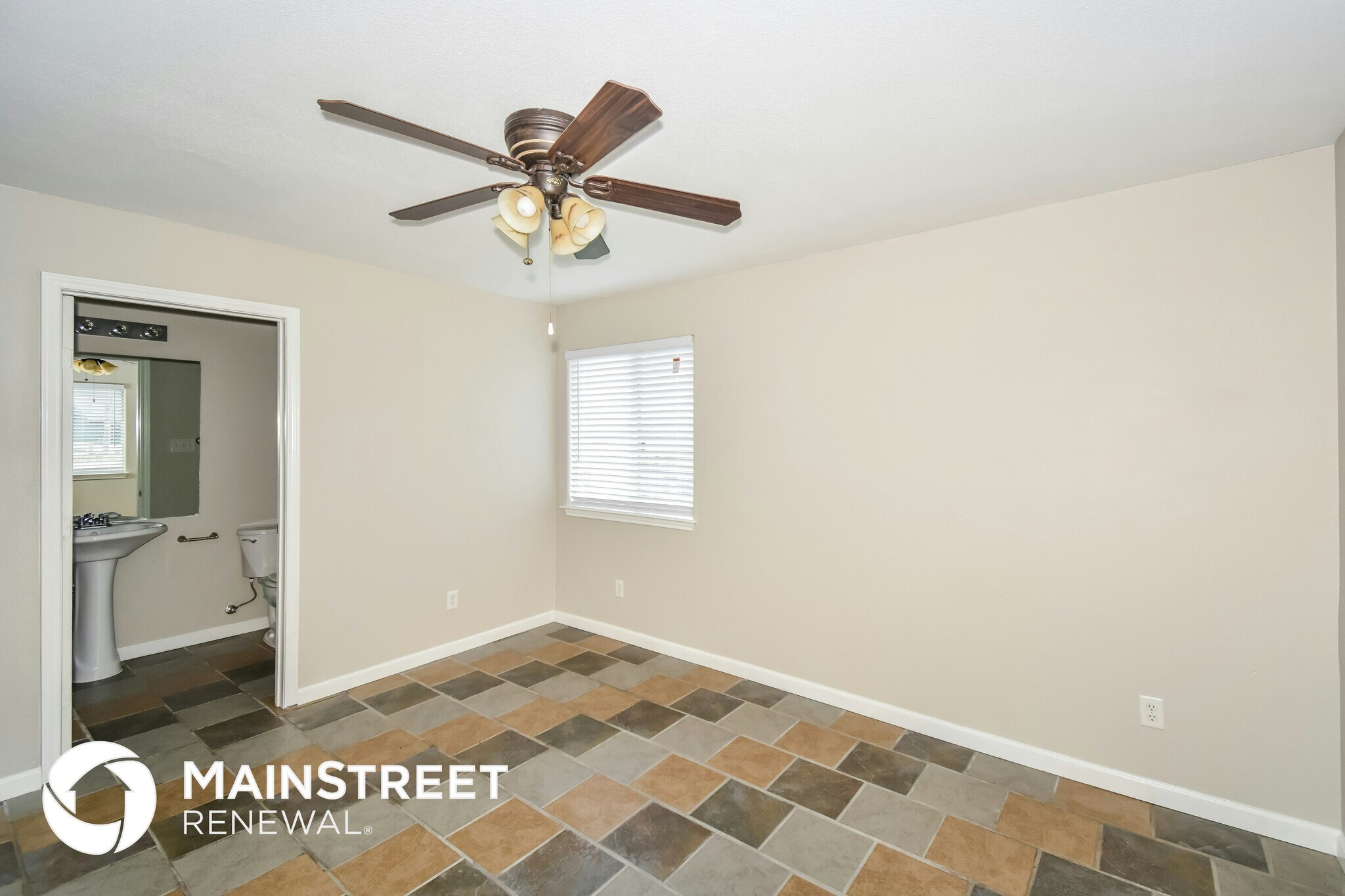 Building Photo - 10 4th St W