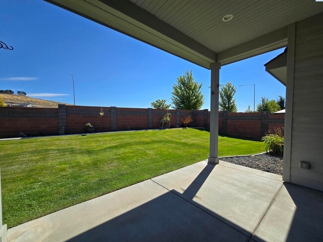 Building Photo - Short Term Rental Rental in Kennewick w/Lawn Care