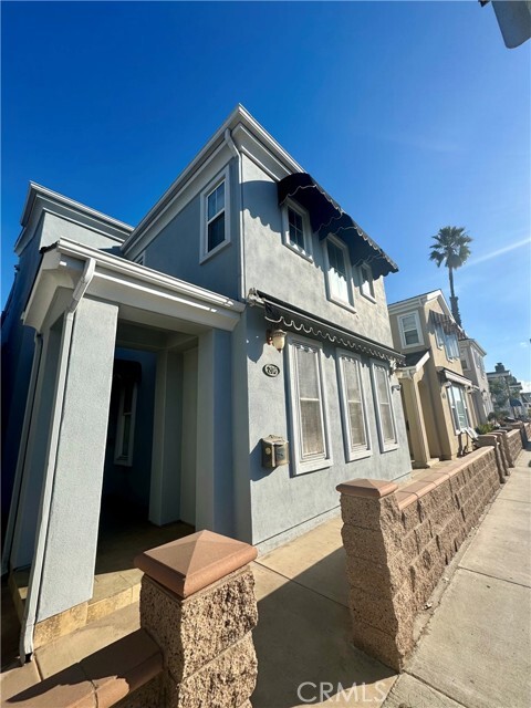 Primary Photo - 206 E Balboa Blvd