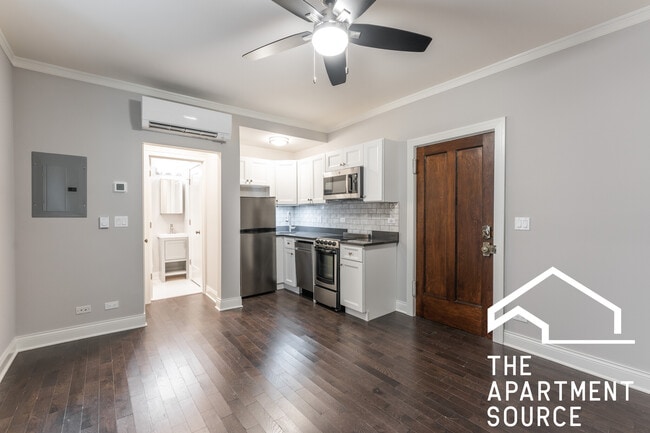 Building Photo - 639 W Wrightwood Ave