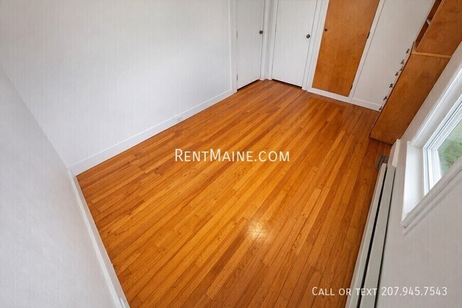 Building Photo - 445 Main St