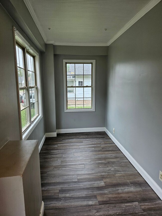 Building Photo - 2 bed house