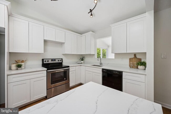 Building Photo - 1365 Moyer Rd