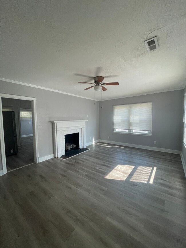 Building Photo - 2 bedroom 1 Bath House