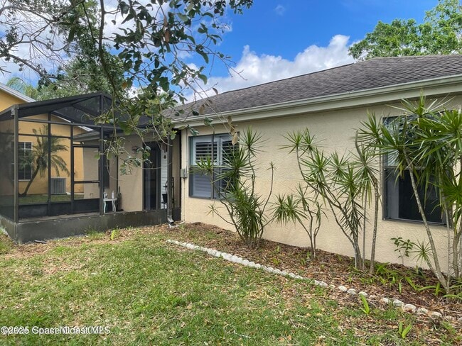 Building Photo - 6946 Hammock Lakes Dr