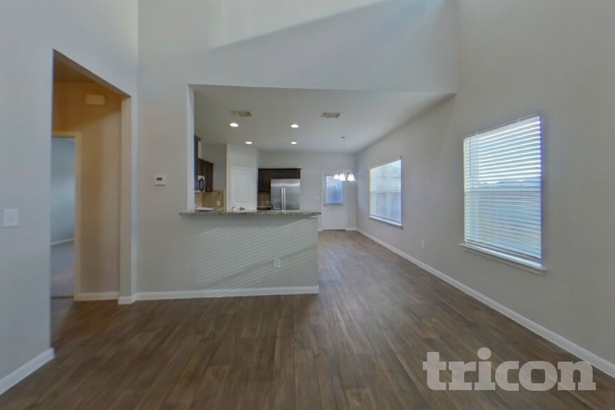 Building Photo - 15012 Custis Ln