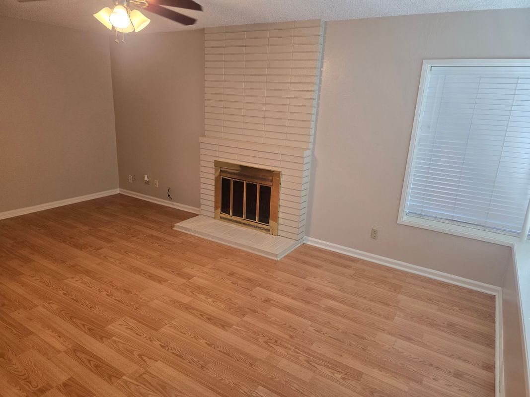 Building Photo - 9952 Vanguard Dr