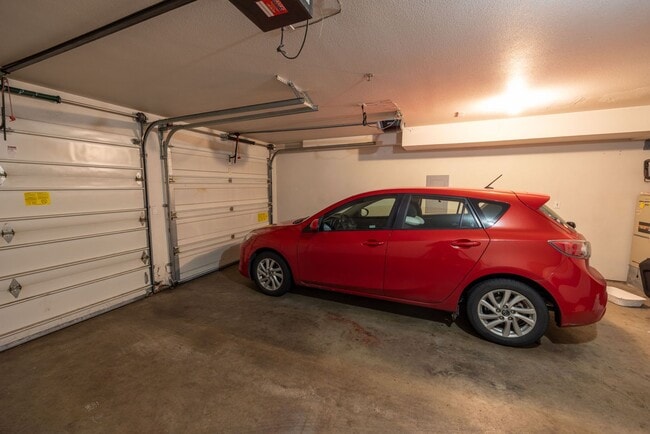 Building Photo - Two bedroom + Bonus room in Vancouver - View