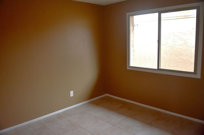 Building Photo - Awesome 5 Bed 2 Bath Home at ASU