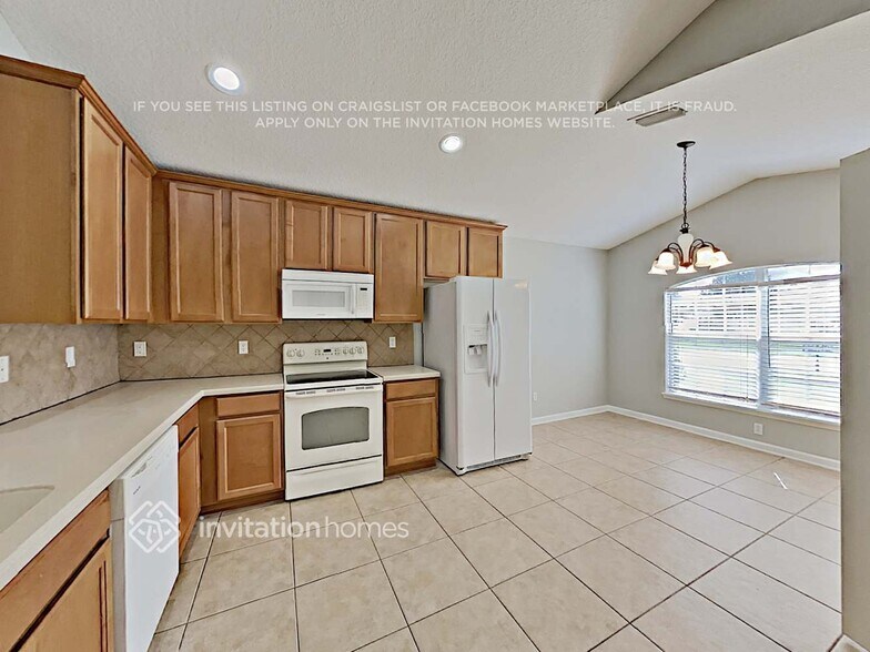 Building Photo - 1800 Ferncreek Dr