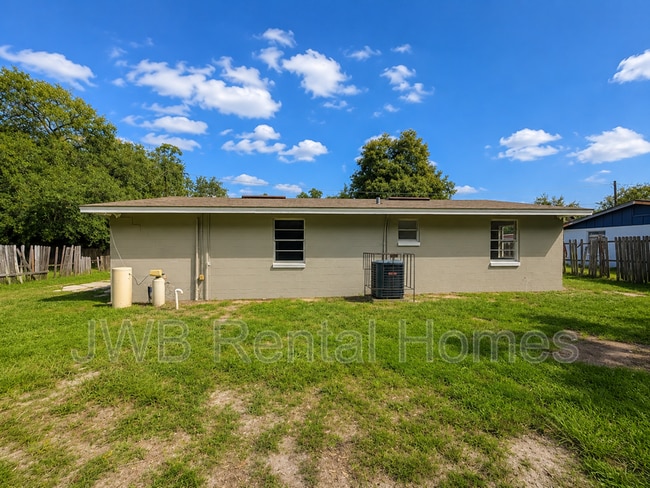 Building Photo - 5742 Newberg Ln