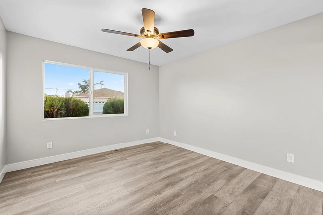 Building Photo - Bathrooms on bathrooms!