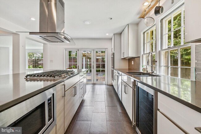 Building Photo - 3712 Fordham Rd NW