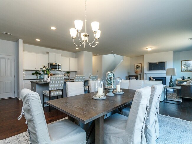 Building Photo - 1313 Achonechy Trl