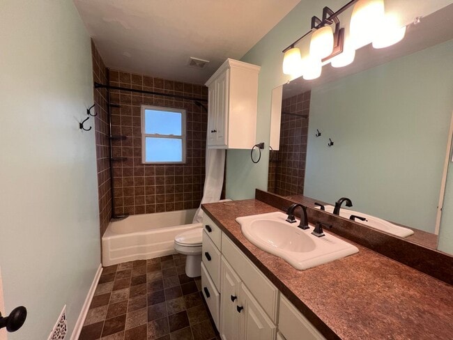 Building Photo - Byron Center Schools - Ranch Style Home!