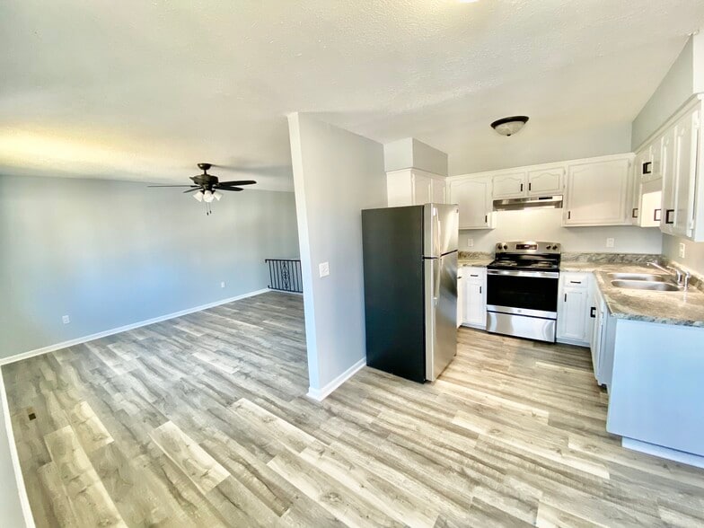 Building Photo - 1902 S Claremont Ave