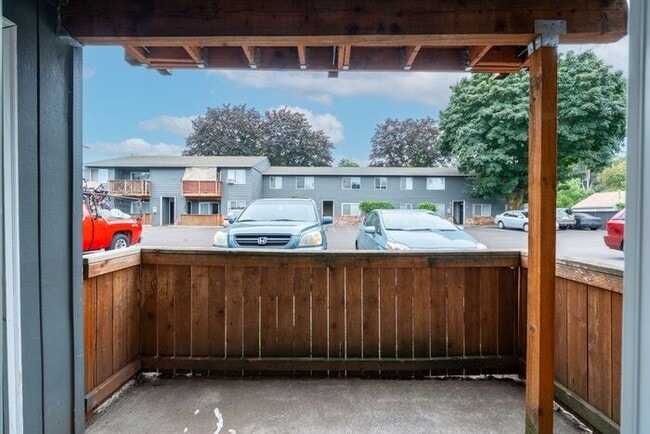 Building Photo - GOBBLE UP THIS DEAL BEFORE IT IS GONE! Sign a Lease, Move In, and Get a $500 Gift Card! Limited T...