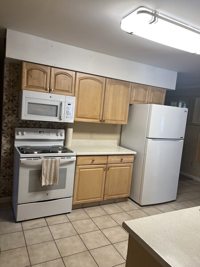 Building Photo - 3350 N Tucson Blvd