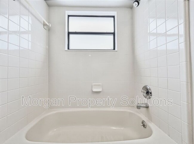 Building Photo - 1017 Whalebone Bay Dr