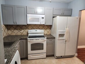 Building Photo - 2040 NW 81st Ave