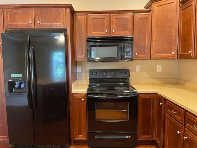 Building Photo - **COMING SOON** NICE 3 BR, 2.5 Bath Townhouse! New Paint & Carpet, Attached Garage, All Electric;