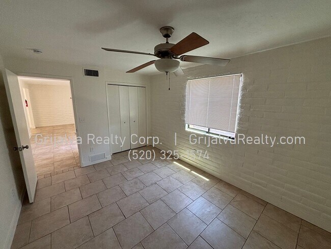 Building Photo - 3648 E Blacklidge Dr