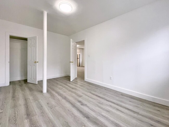 Building Photo - 389 Monmouth St