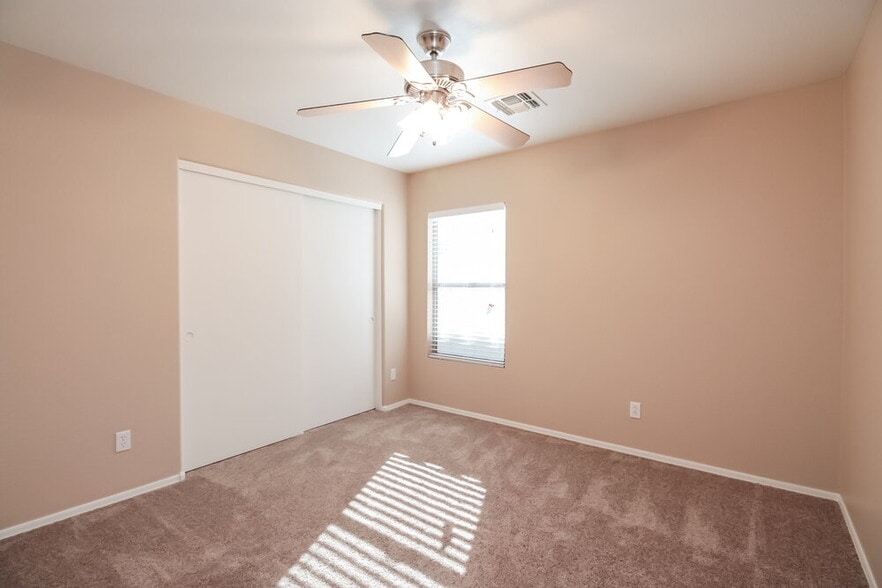 Building Photo - 39670 N Kristy Ln