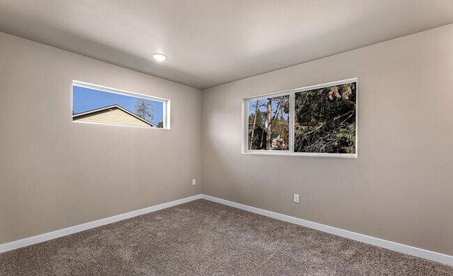 Building Photo - Welcome to the Ridge! 3 Bedroom Home for R...