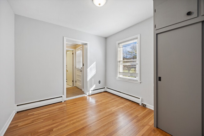 Building Photo - 678 Bartholomew Rd