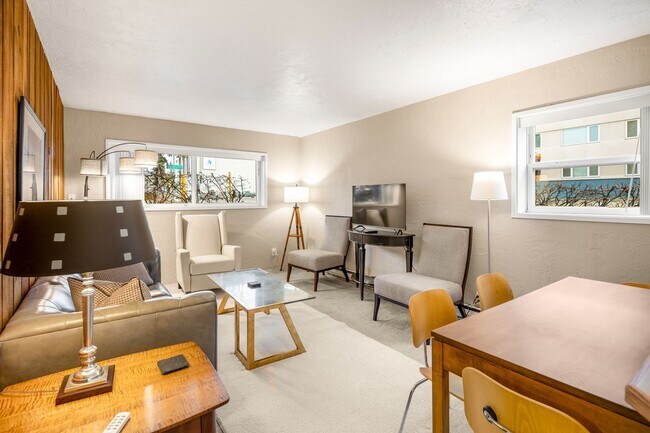 Building Photo - Downtown Anchorage Two Bedroom Two Bath (102)