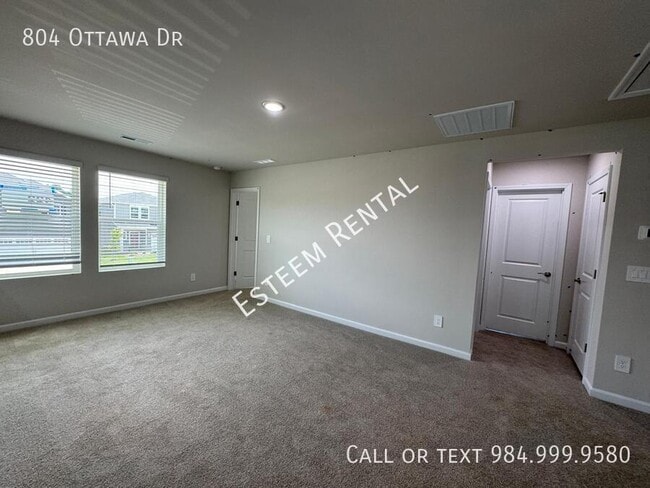 Building Photo - 804 Ottawa Dr