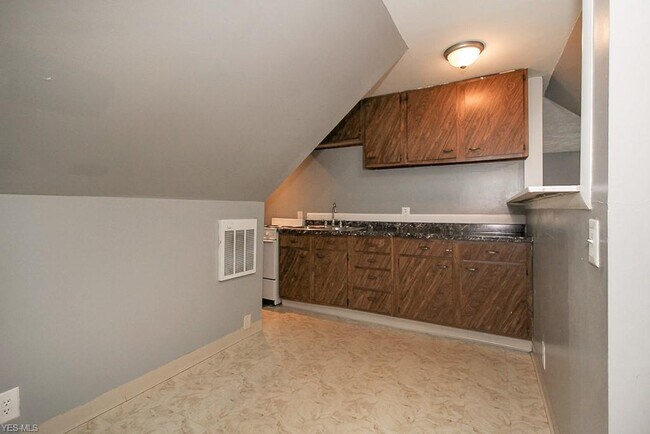 Building Photo - 3274 W 130th St