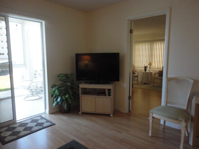 Building Photo - Beach across the Street!  Located in the Gulf Point HOA community