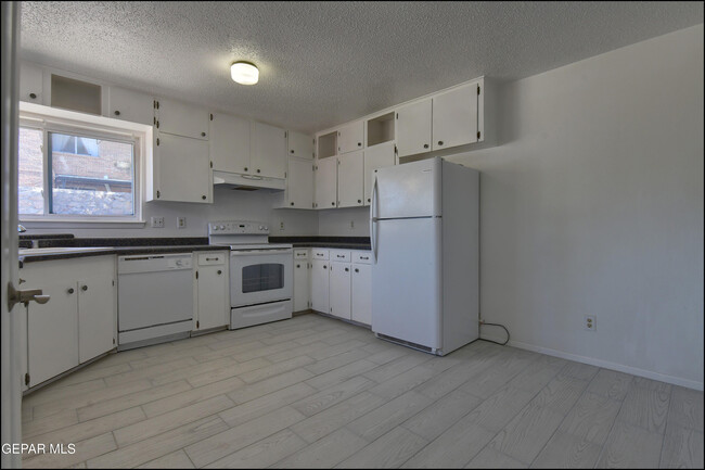 Building Photo - 6915 Pamlico Dr
